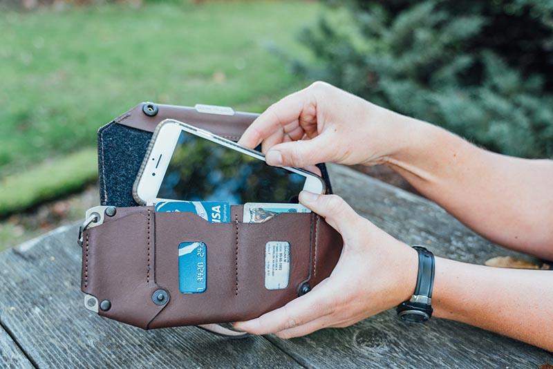 Best Minimalist Wallets for Women in 2021