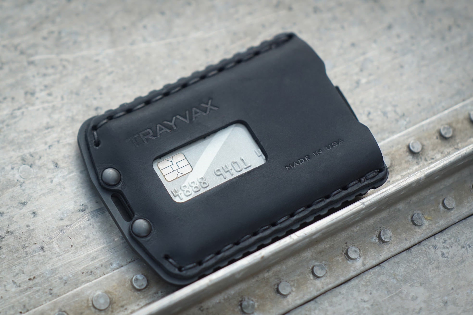 What are the key considerations to buy a perfect wallet for men?