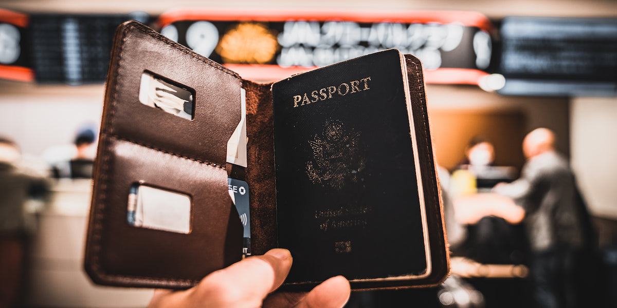 trayvax-passport-explorer-wallet-tsa-approved